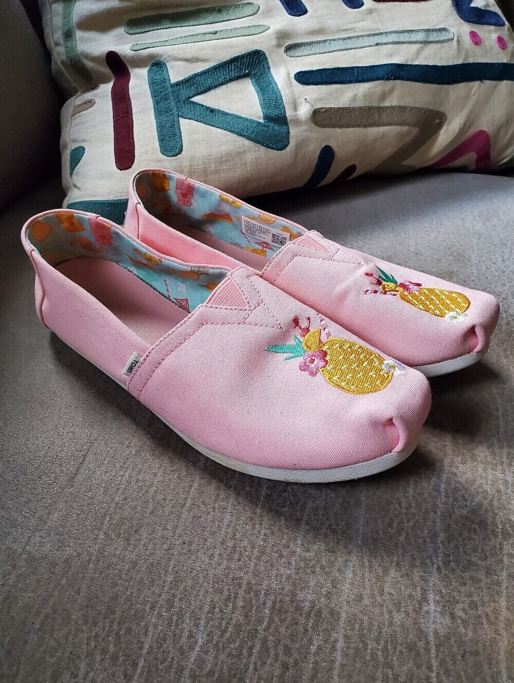 TOMS Pink Quartz Pineapple embroidered Alpargata slip-on flats Size 7.5